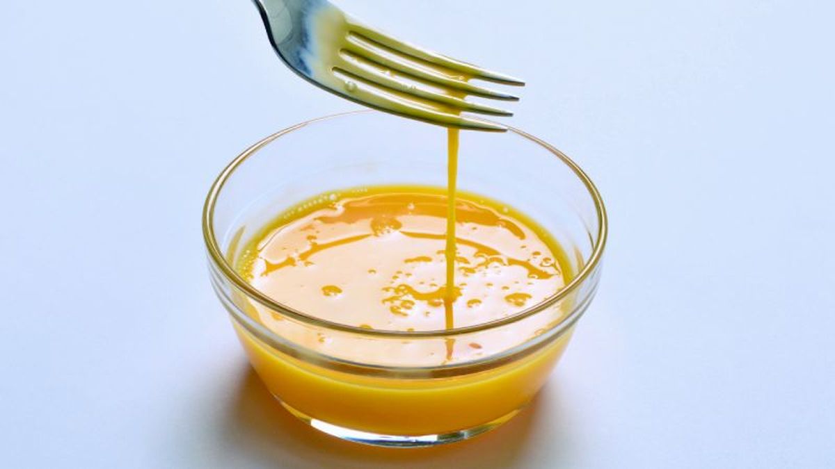 Huevos batidos con tenedor