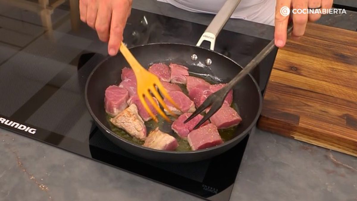 Dora los medallones a fuego fuerte