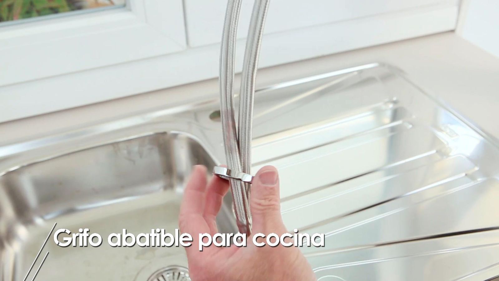 Instalar un grifo abatible de cocina paso 4 Instalar un grifo abatible de cocina paso 4