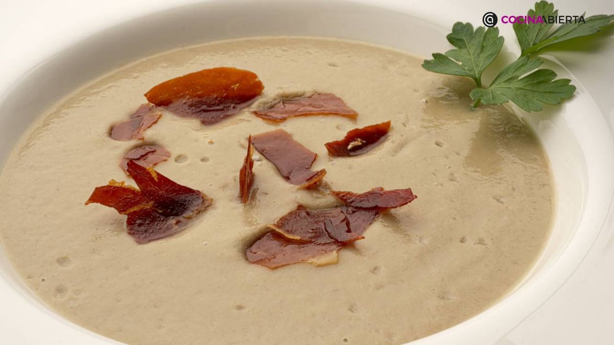 Crema champiñones con virutas de jamón