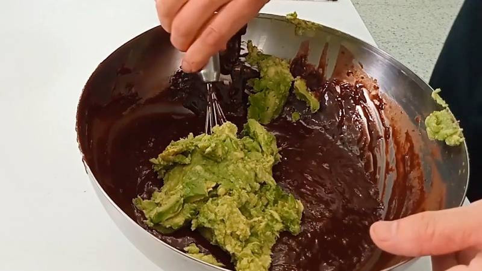 Mezcla los ingredientes en un bol Mezcla los ingredientes en un bol
