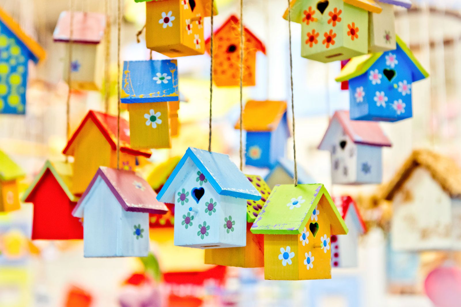 Casitas de pájaros para decorar el jardín 8