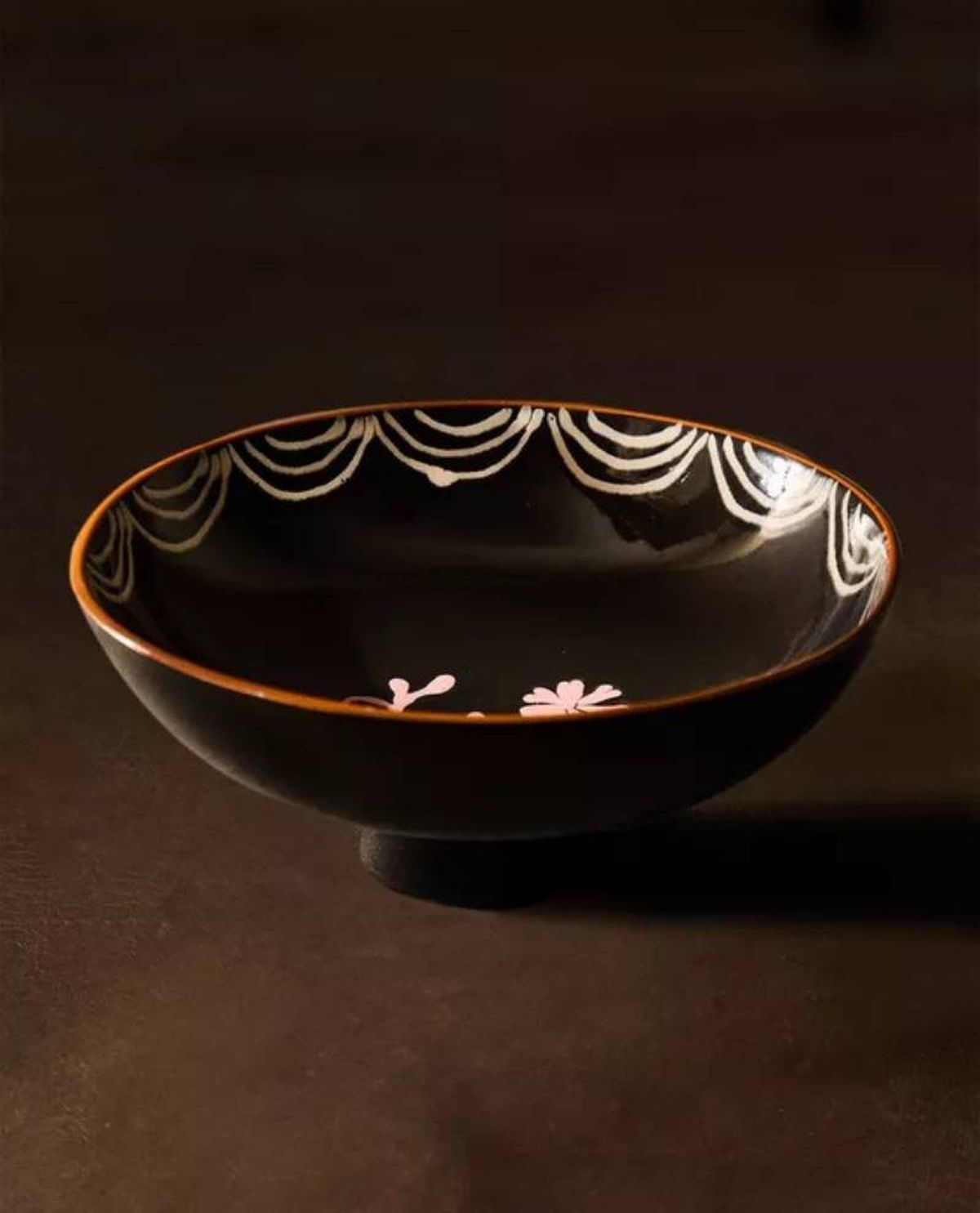 Fuente de loza pintada Nanushka.