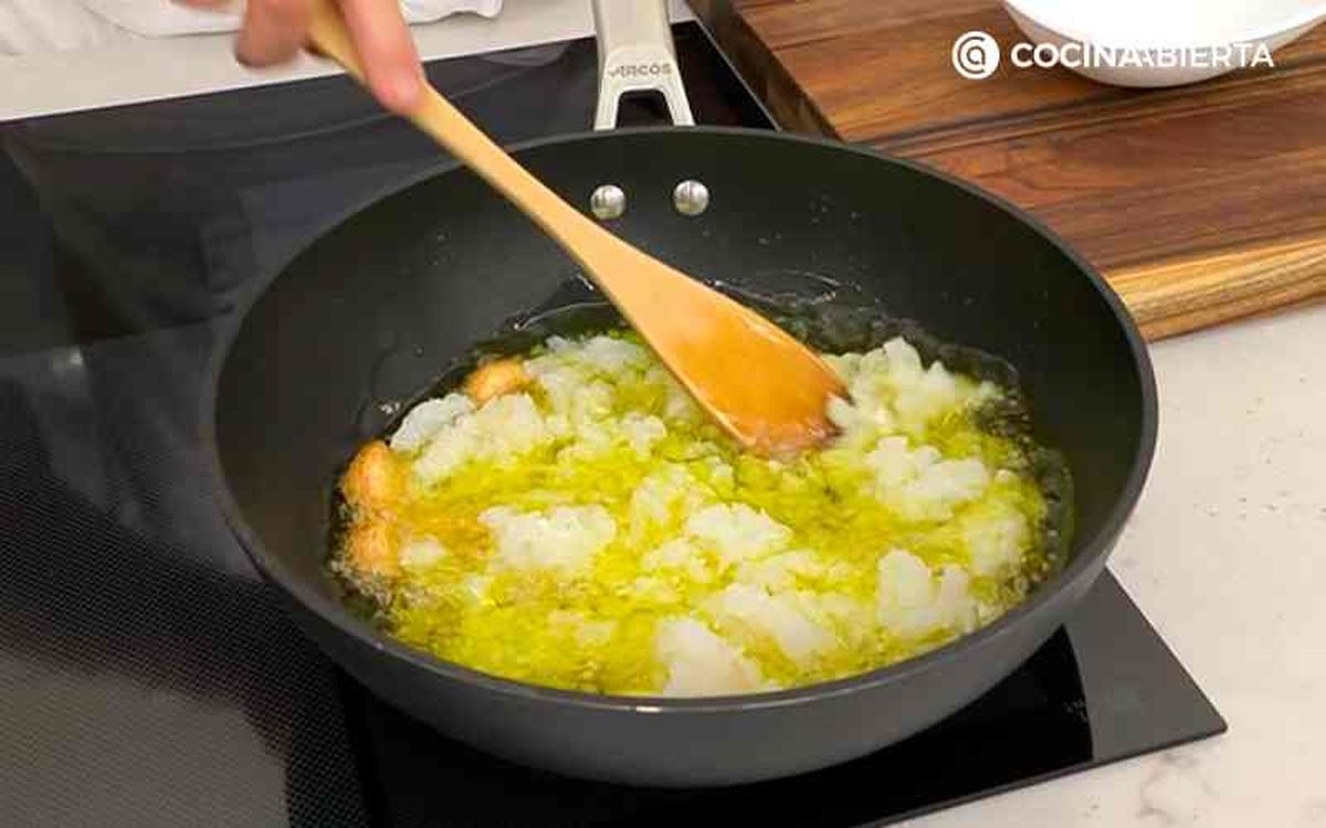 Incorpora el bacalao desmigado