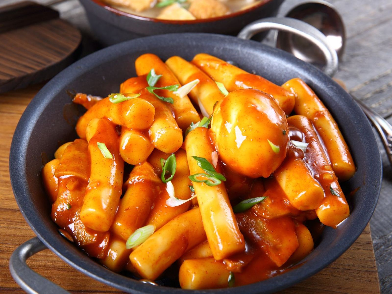 Tteokbokki (pasta de arroz en salsa picante) Tteokbokki (pasta de arroz en salsa picante)