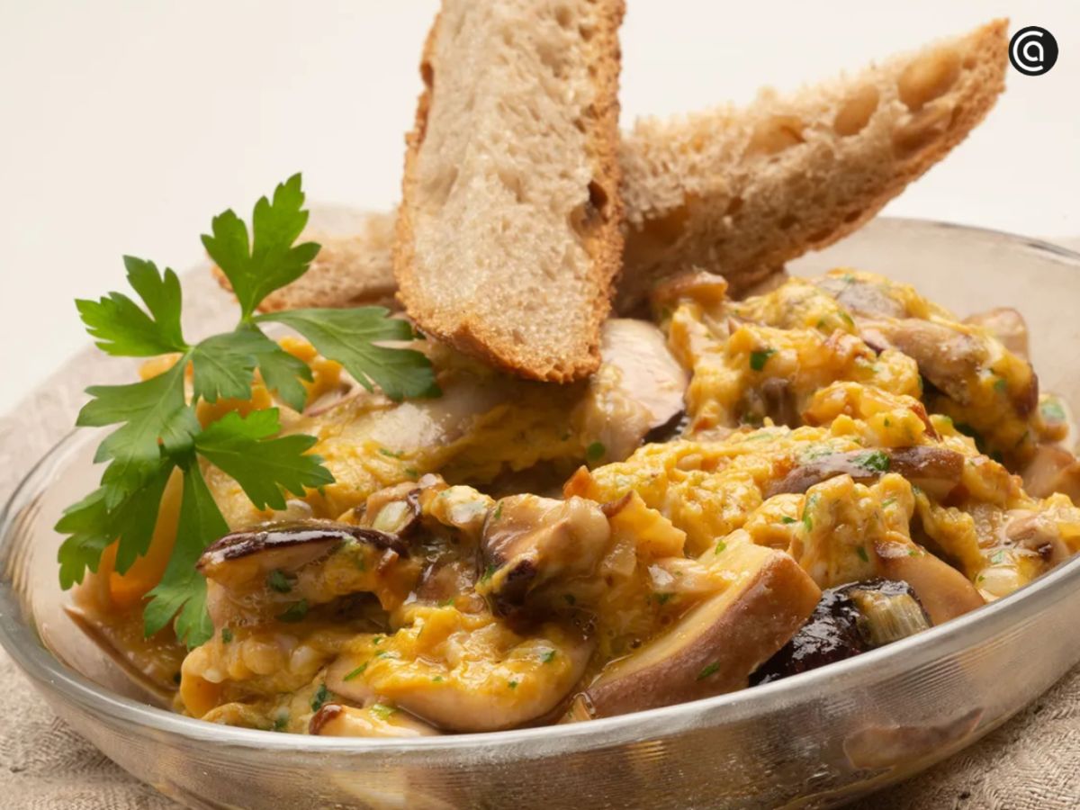 El clásico revuelto de setas, una de las formas más sencillas y sabrosas de disfrutarlas.