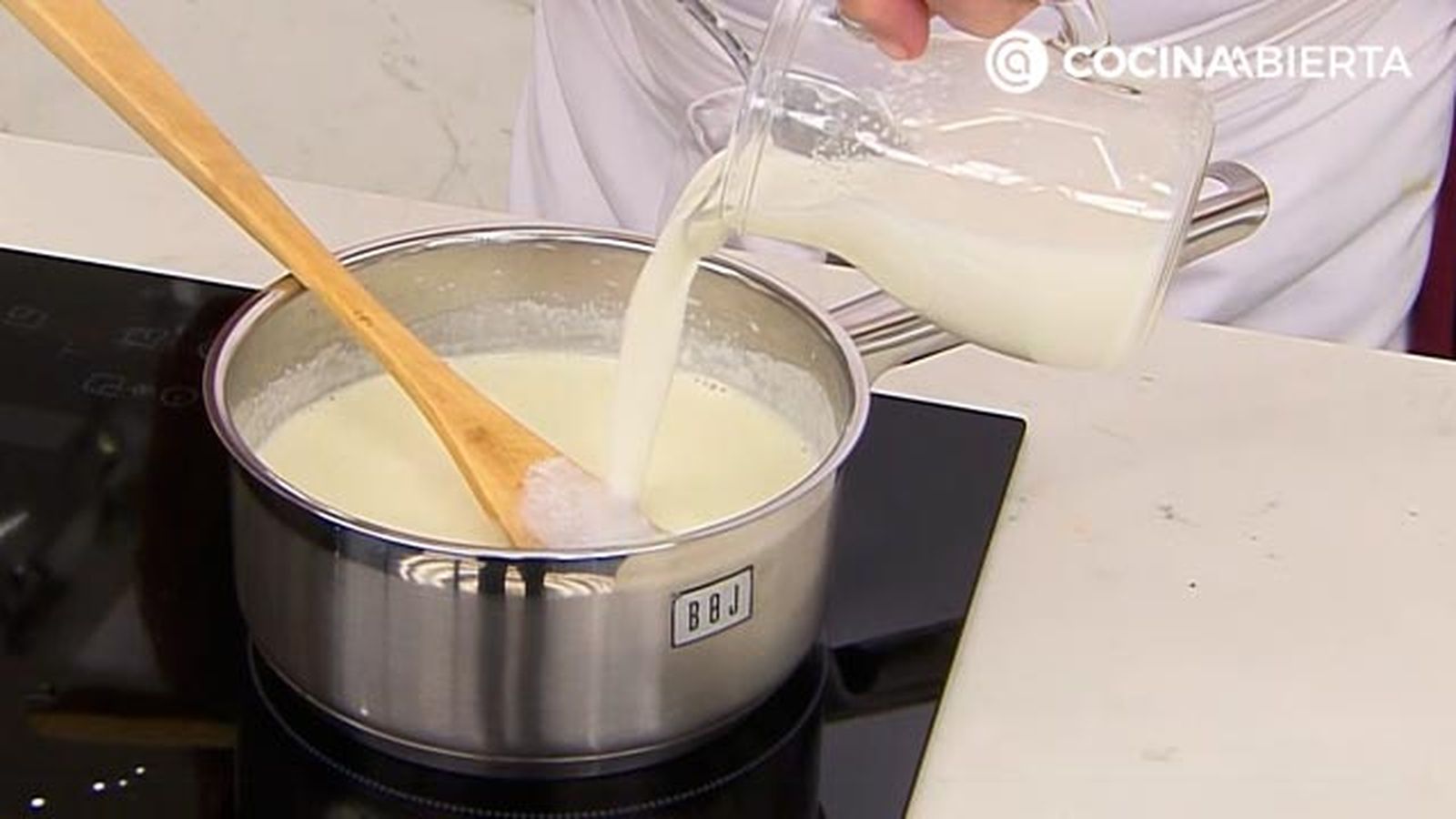 panna cotta de albaricoque receta facil karlos arguinano karl67730321 paso4 panna cotta de albaricoque receta facil karlos arguinano karl67730321 paso4