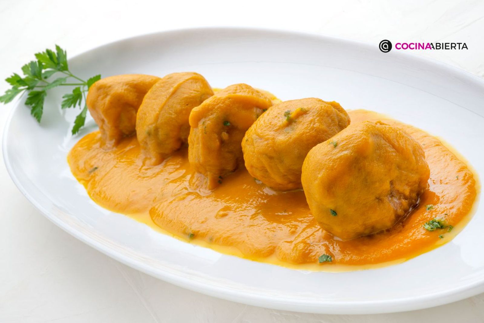 Sabrosas albóndigas en salsa de zanahorias