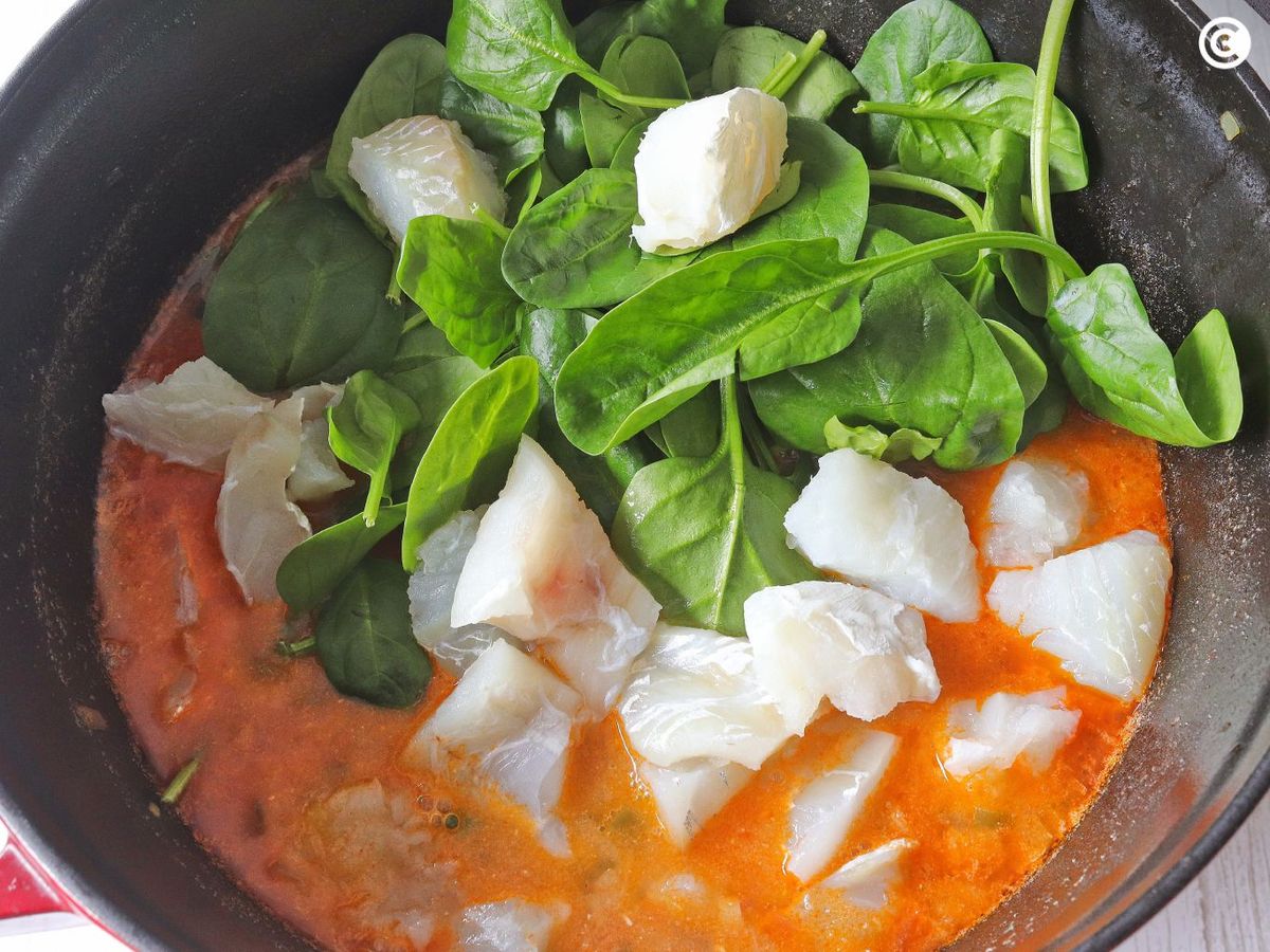 Agregar espinacas y bacalao al potaje de vigilia