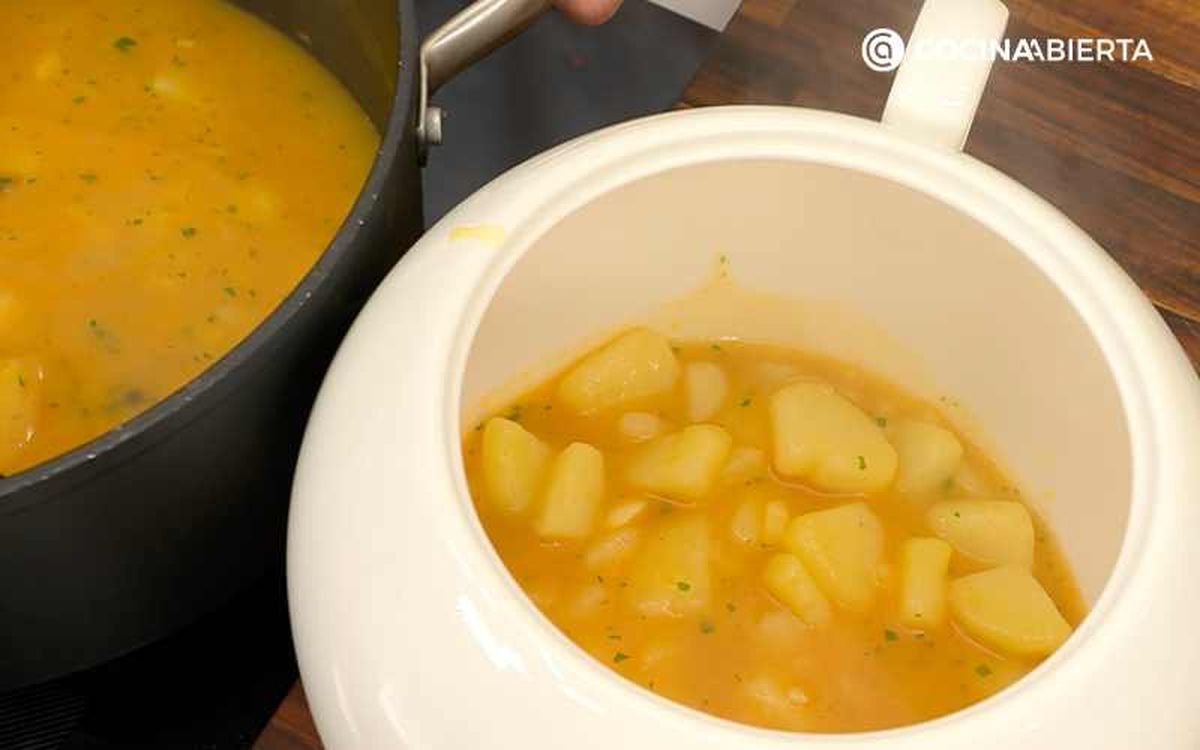 Sirve el caldo piornalego