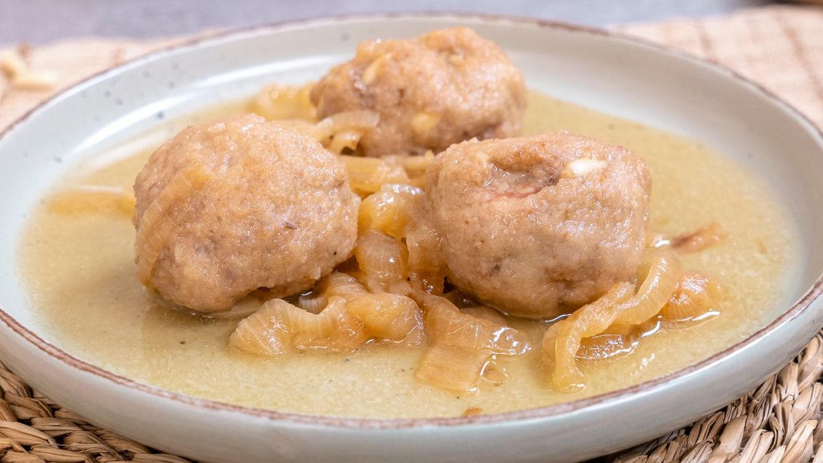 Albóndigas en salsa de cebolla 