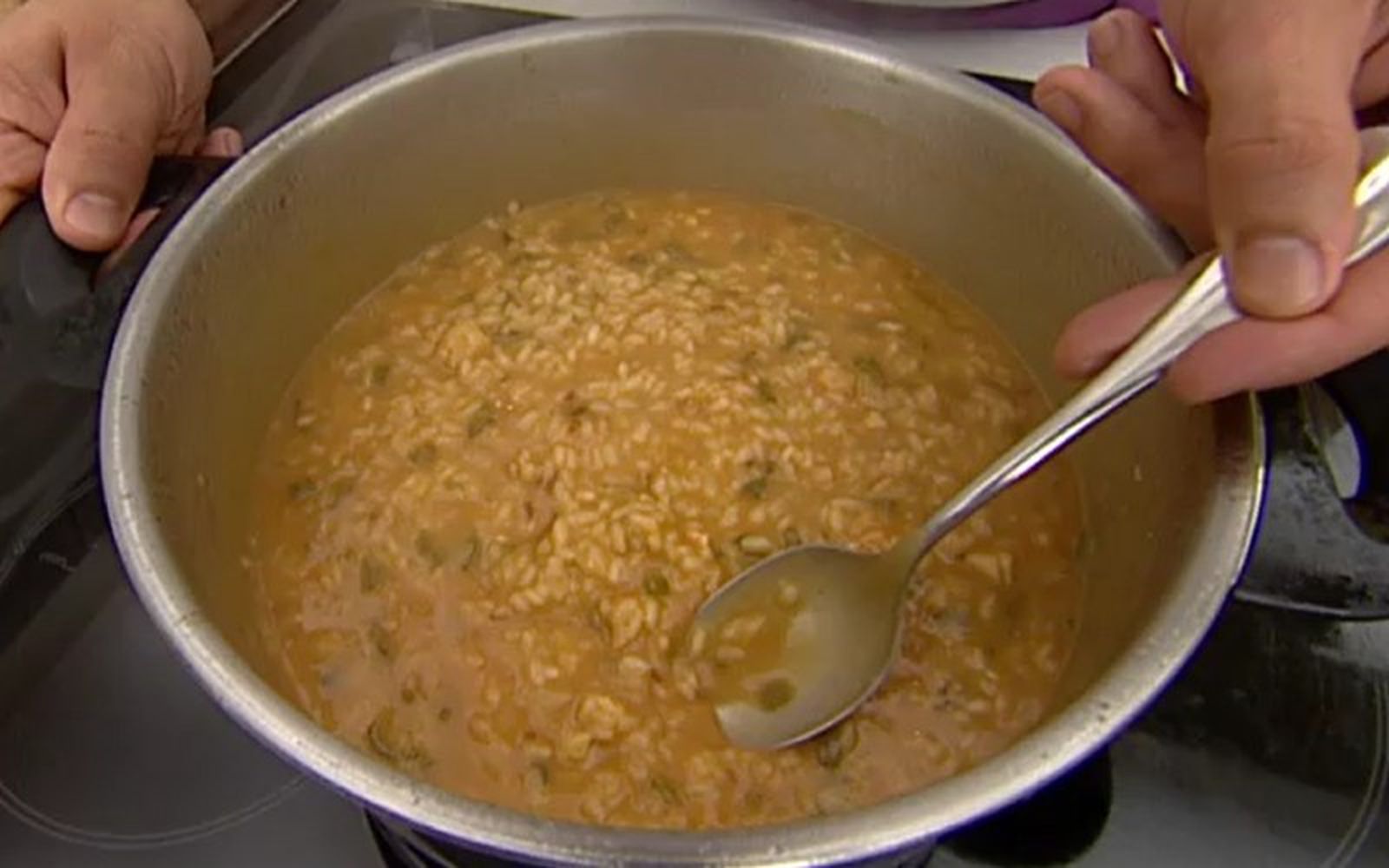La textura del arroz caldoso de pescado tiene que ser melosa La textura del arroz caldoso de pescado tiene que ser melosa
