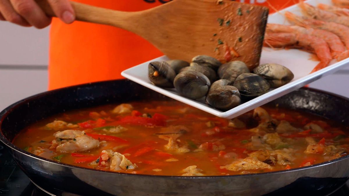 Receta de paella de pollo y marisco   paso 5