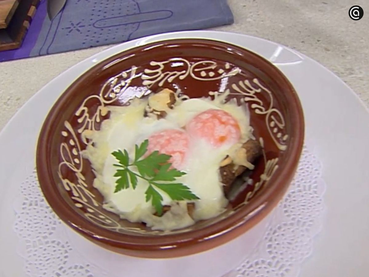 Servimos con una hojita de perejil