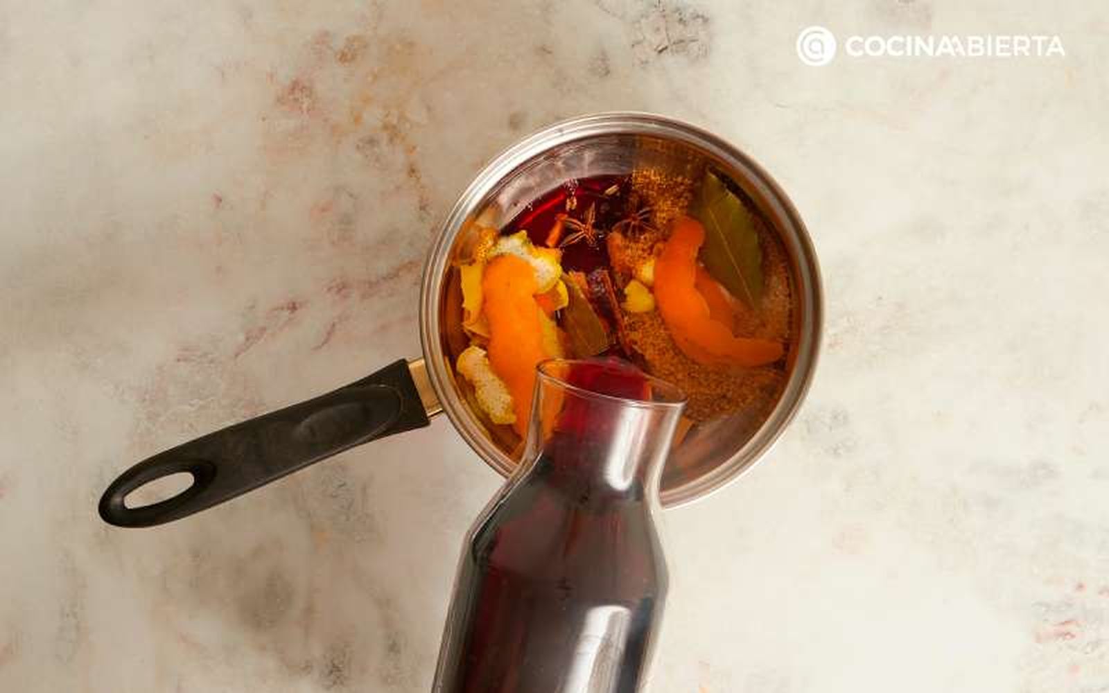 Vierte un poco del vino Vierte un poco del vino