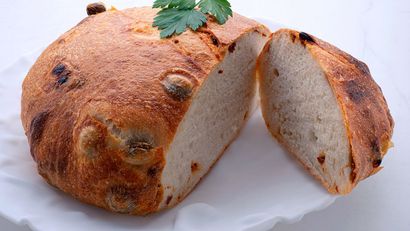Pan de aceitunas y tomate seco