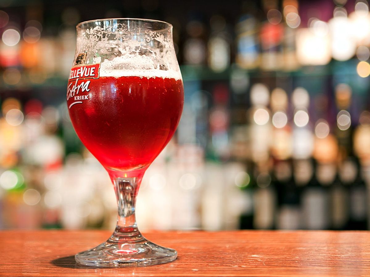 Cerveza lambic estilo kriek con cereza