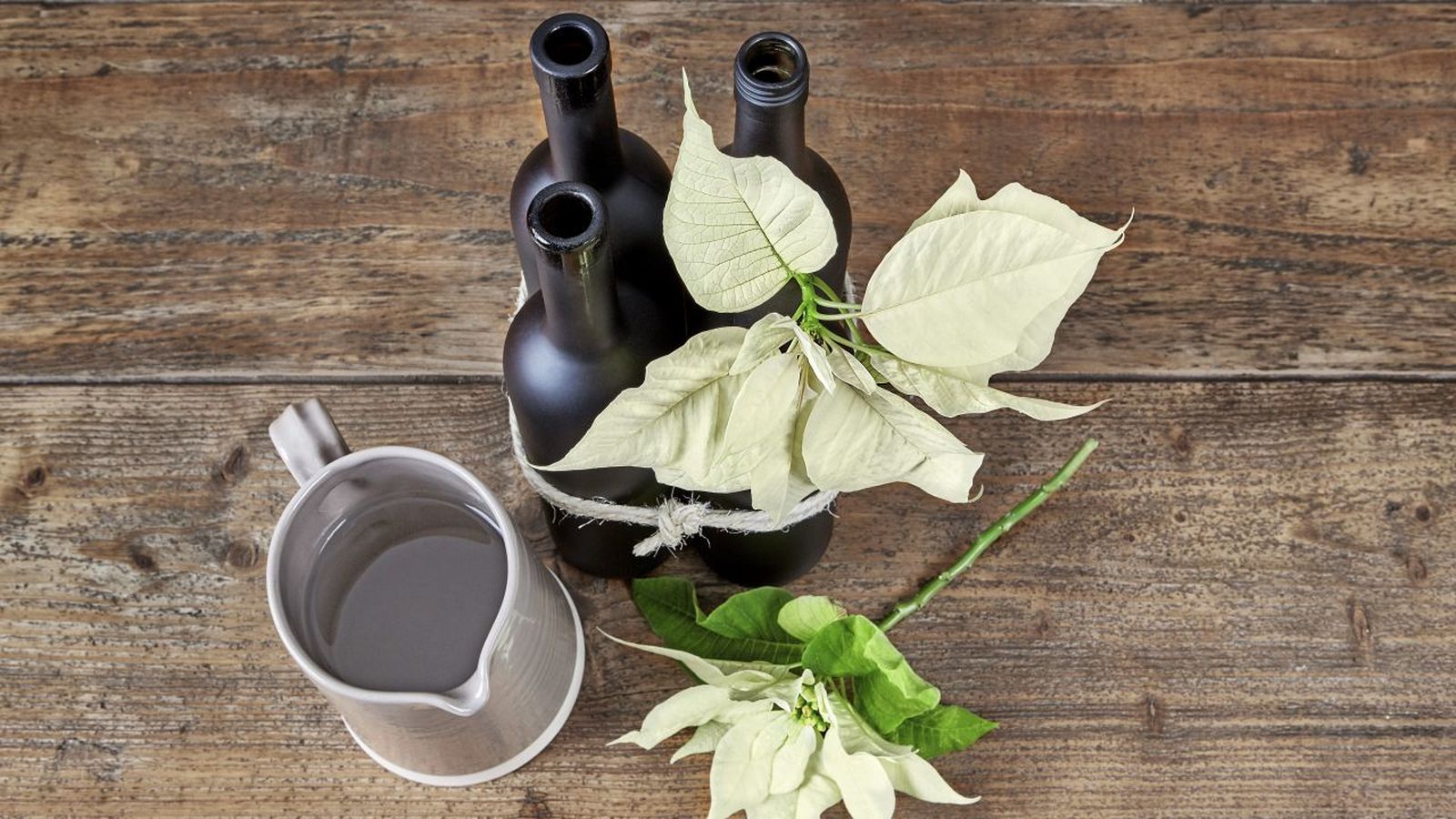 Botellas con flor de pascua para navidad p4 Botellas con flor de pascua para navidad p4