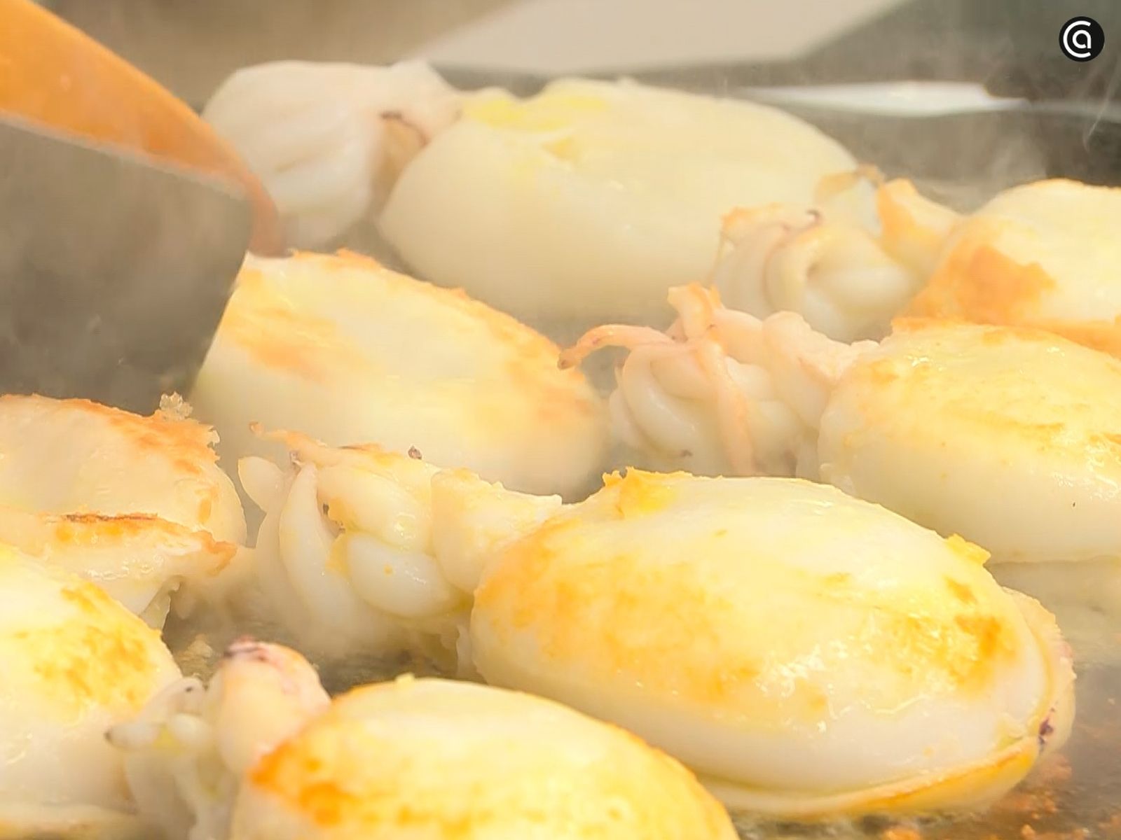 Cocer durante 3 minutos la sepia por cada lado