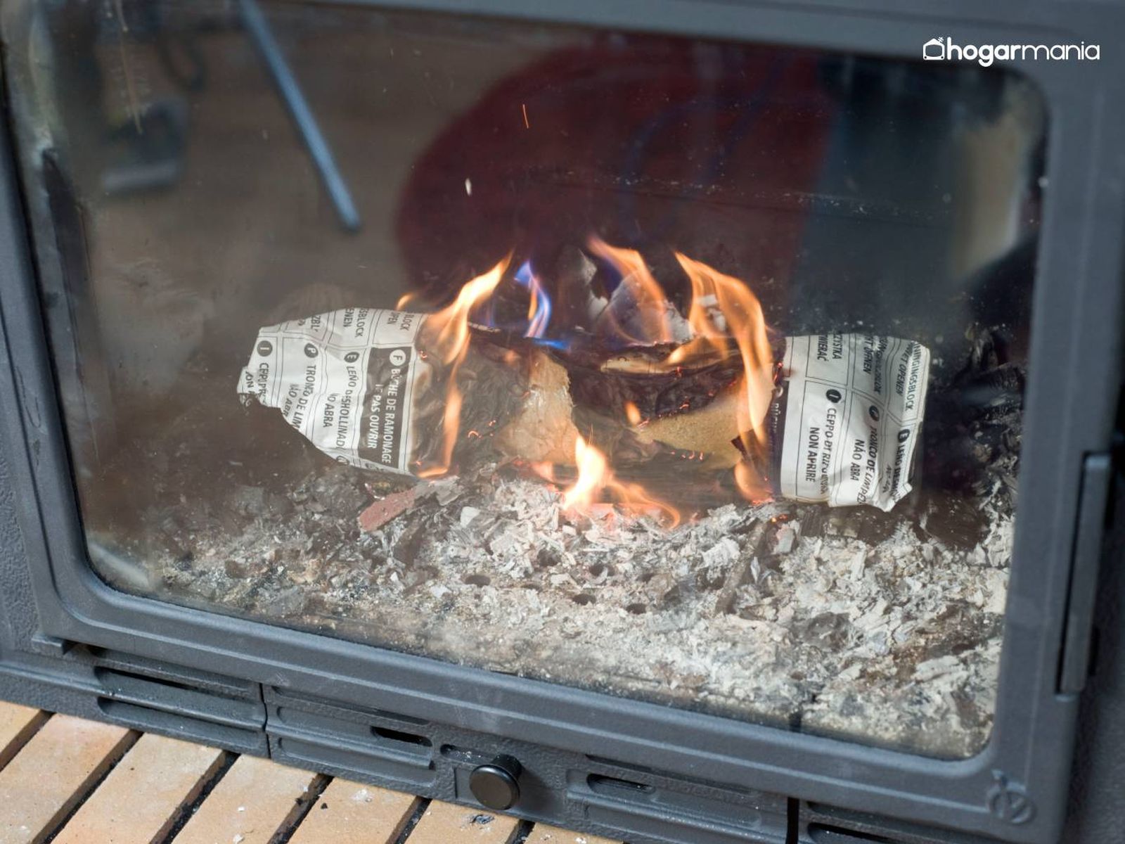 Deja que el tronco se queme del todo para que haga efecto