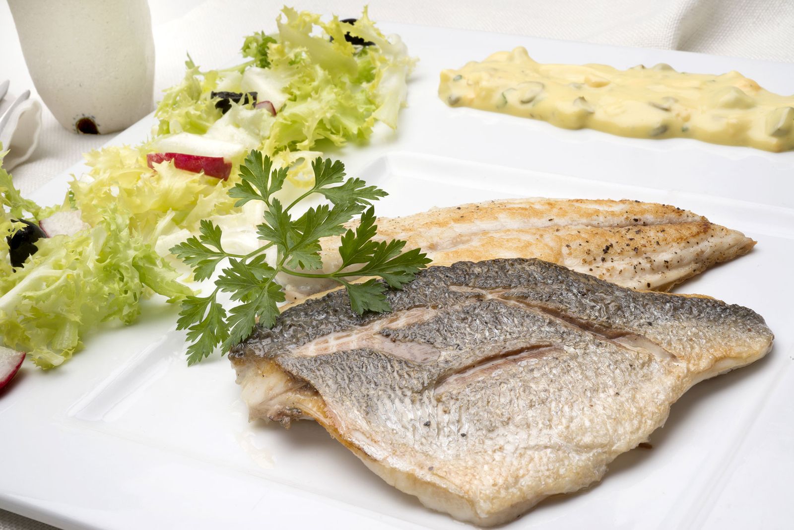 5852 1 Dorada a la plancha con salsa tartara (1237) xl 5852 1 Dorada a la plancha con salsa tartara (1237) xl