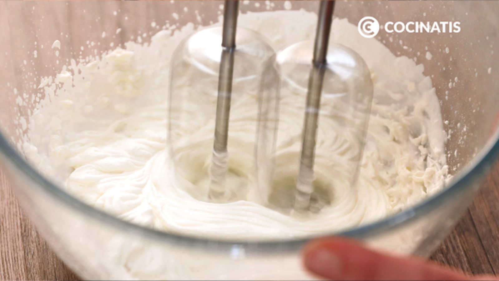 Bate la nata líquida CTIS0878 receta tarta banoffe paso 3