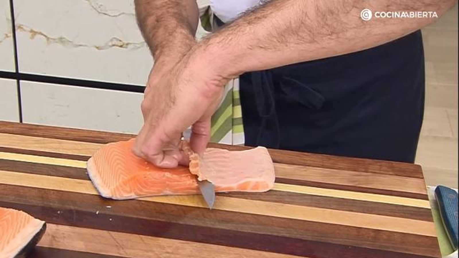 limpiar salmon paso 2 limpiar salmon paso 2