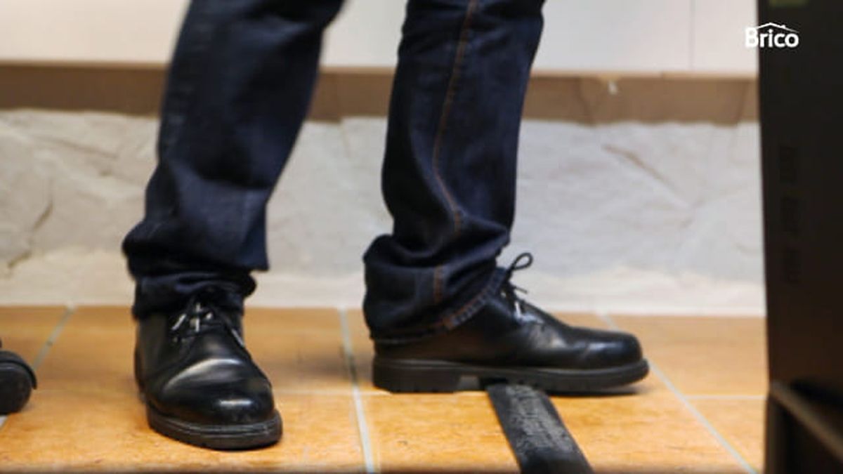 Bricomania 786 Ocultar cables suelo paso 7