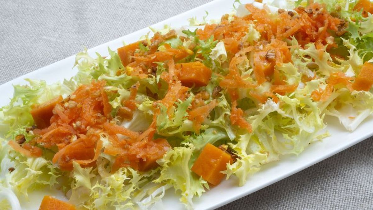 ensalada de escarola boniato y maiz tostado