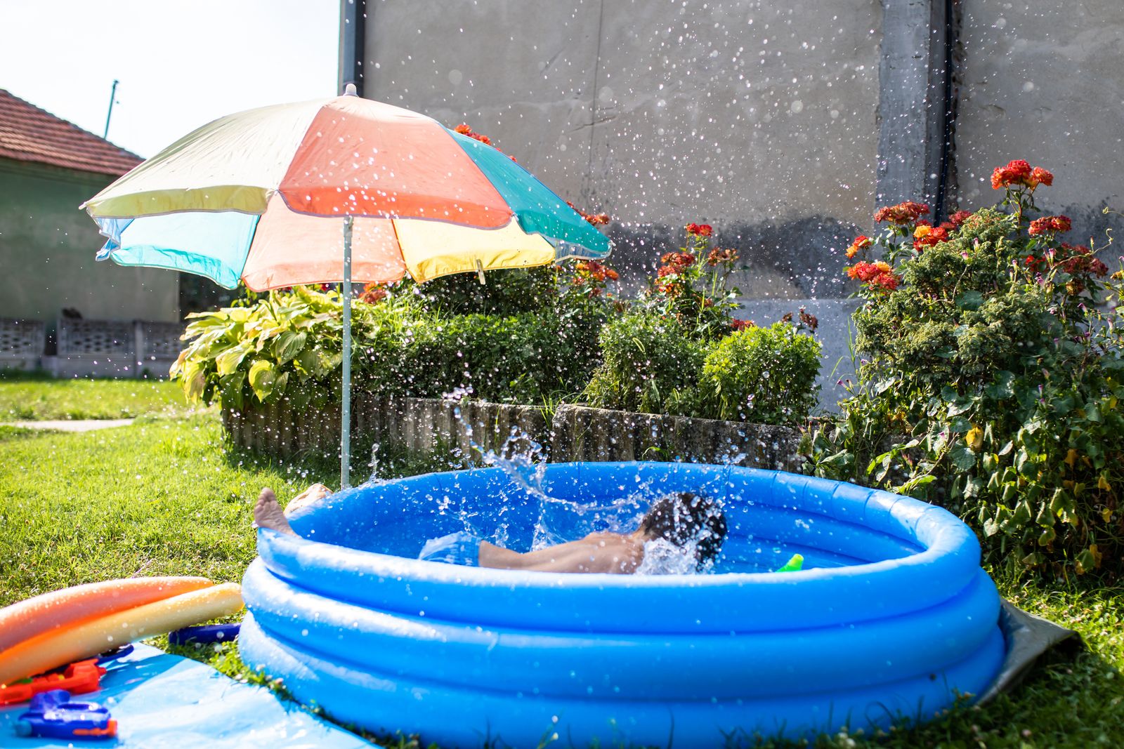 Limpiar la piscina puede ser complicado
