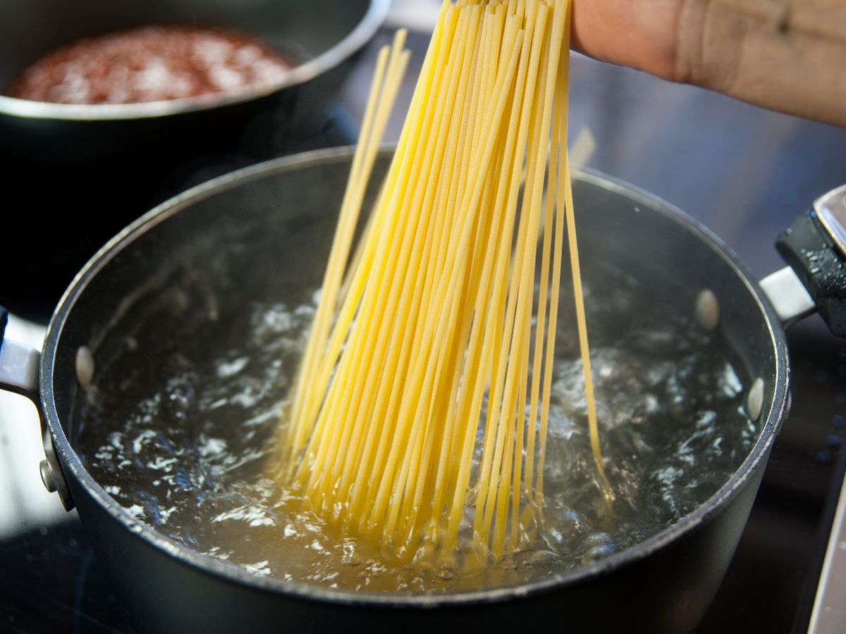 El hervor se utiliza para cocer pasta al dente