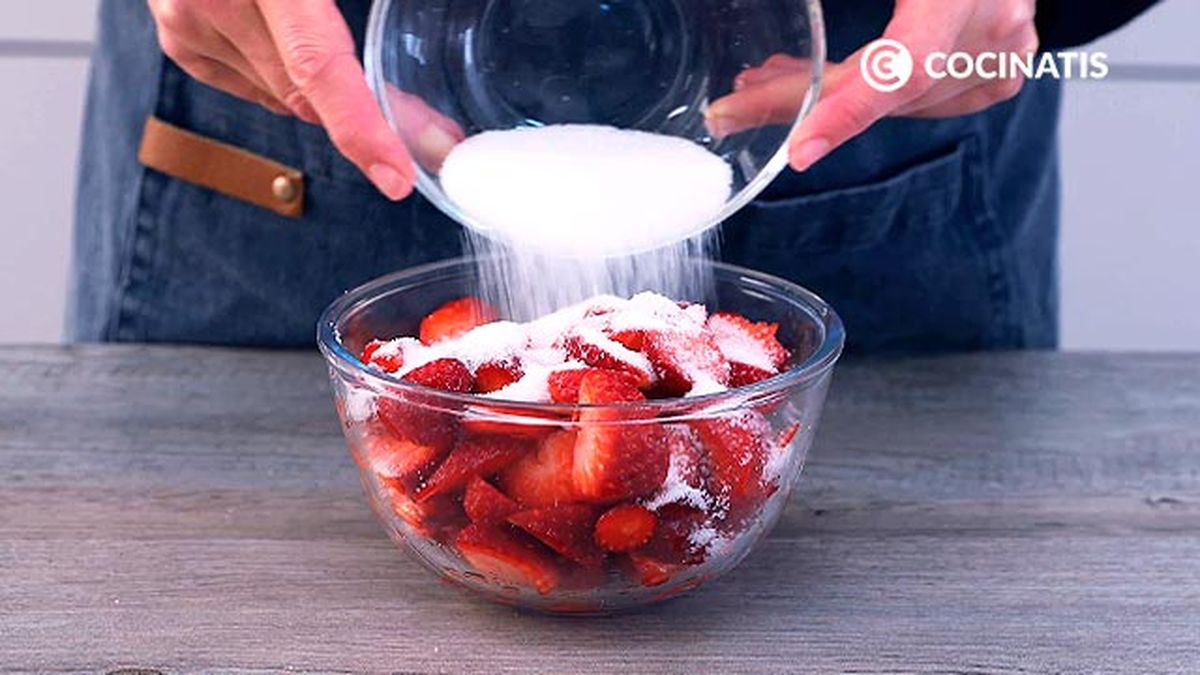 Receta de tarta de nata con fresas  paso 1