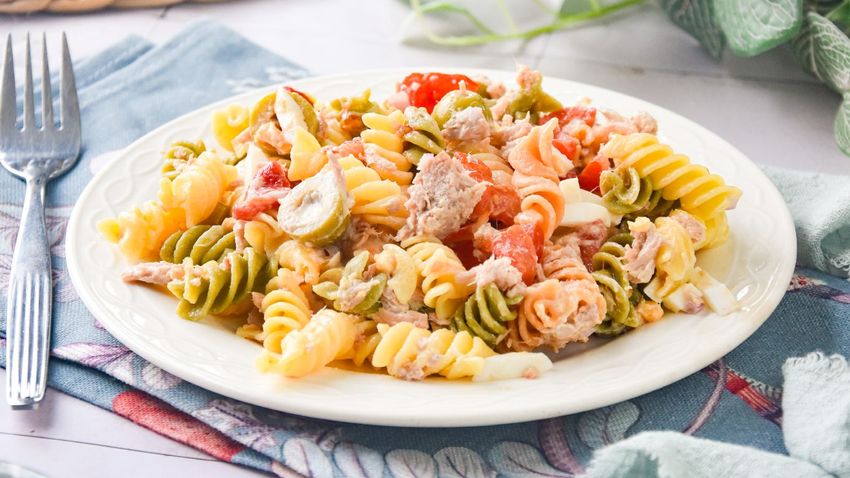 Ensalada de pasta con atún