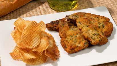 Chuletas de cerdo empanadas, receta de Joseba Arguiñano