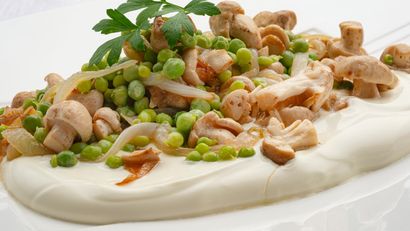 Crema agria con guisantes y xixas, receta de Joseba Arguiñano