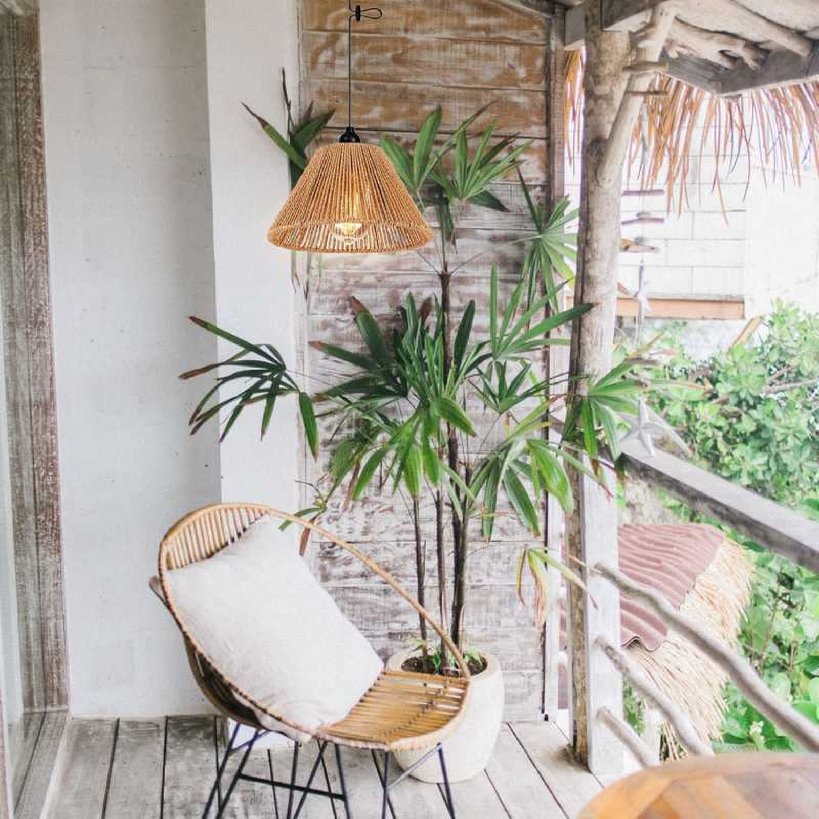 Lámpara de techo sin punto de luz en una terraza.
