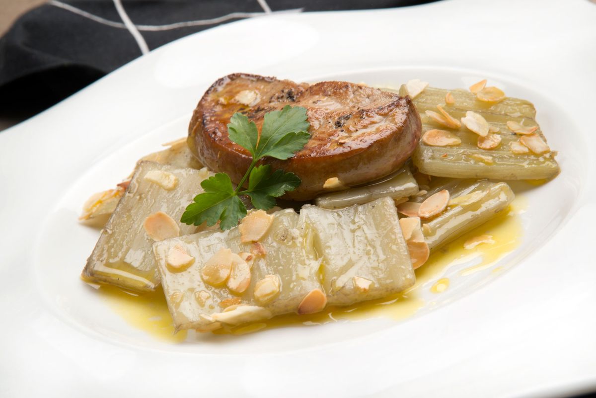 5676 1 Cardo con foie y almendras (1061) xl