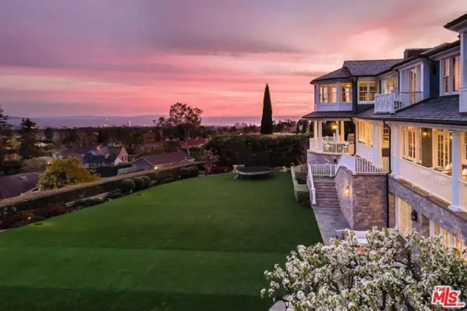 casa jennifer lopez ben affleck exterior