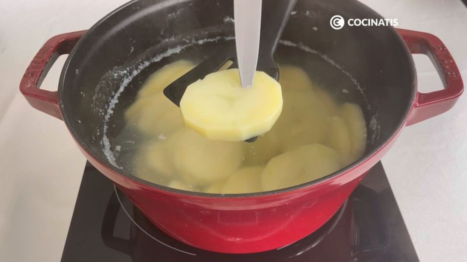Cocemos las patatas en su punto Cocemos las patatas en su punto