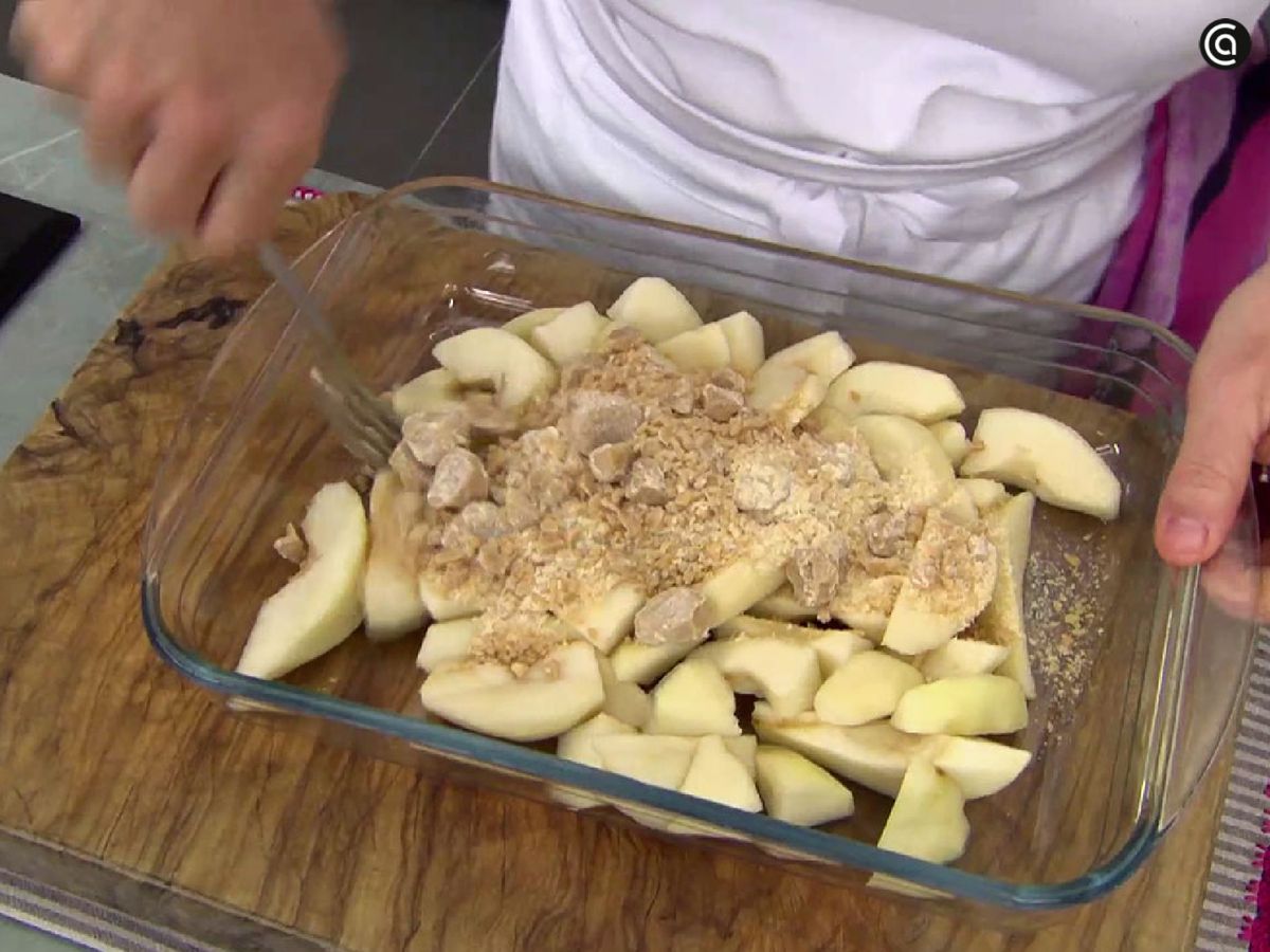 Tatín de pera, una receta de postre de Eva Arguiñano