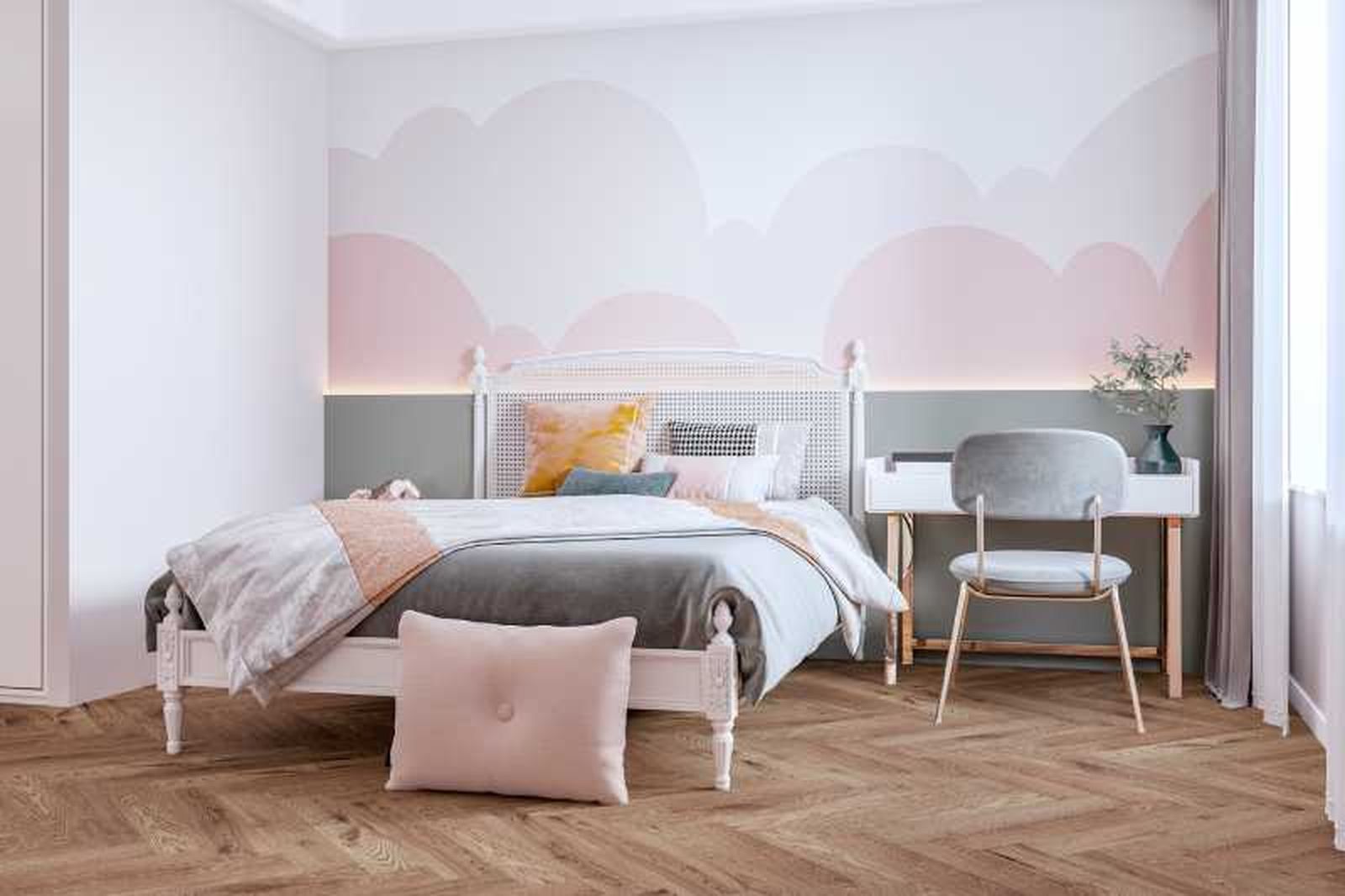 Dormitorio infantil con papel pintado de nubes rosas. Dormitorio infantil con papel pintado de nubes rosas.