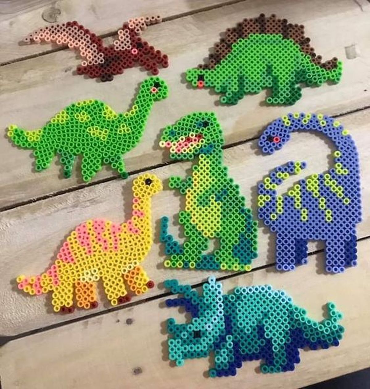 manualidades hama beads dinosaurios