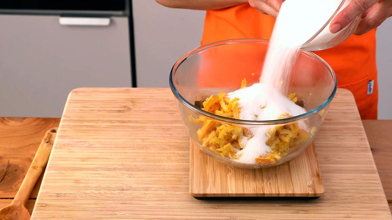 Añade un kilo de azúcar por cada kilo de naranja Receta de mermelada de naranja paso 5