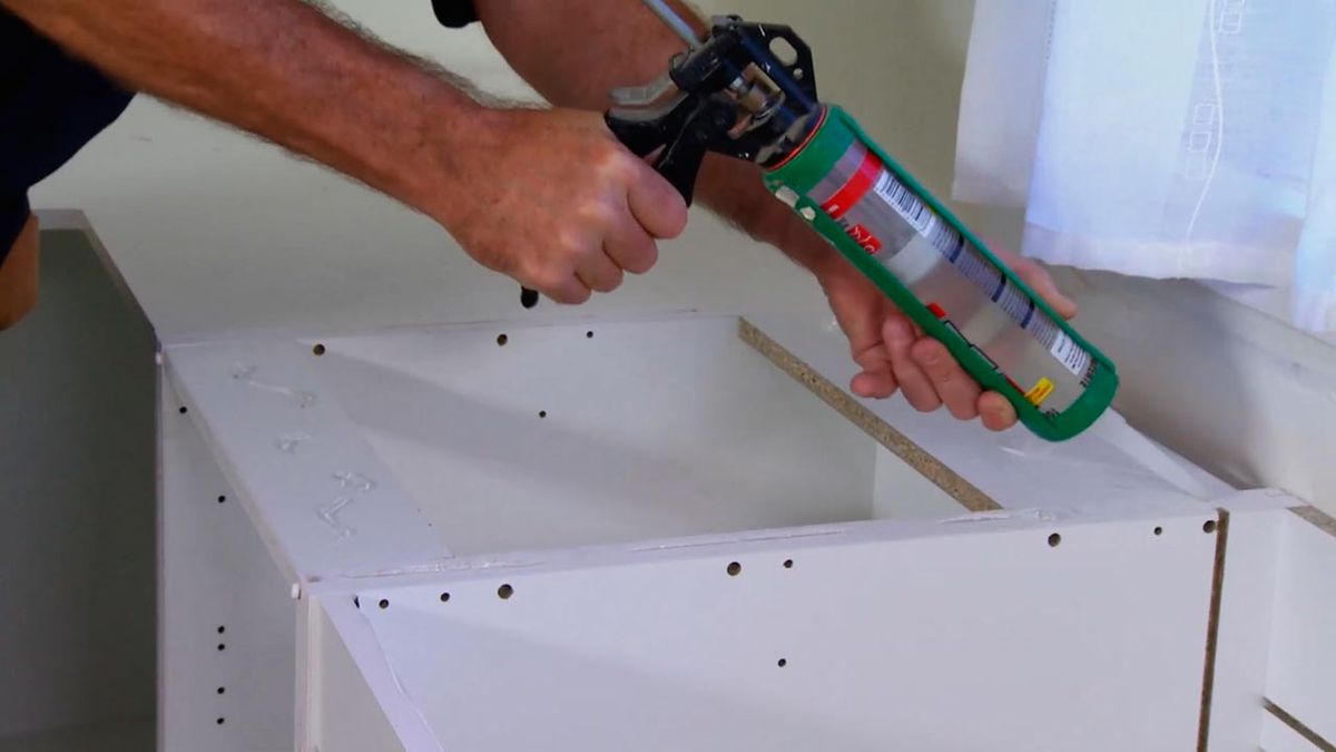 Cómo instalar una cocina en ángulo (Parte 2) paso 3