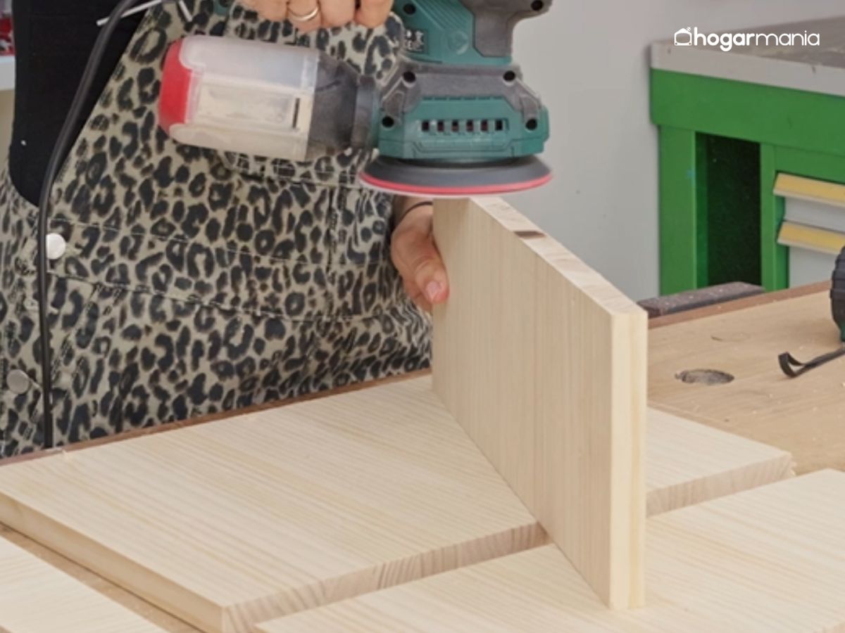 Lijamos bien todas las piezas para lograr un acabado suave y uniforme.