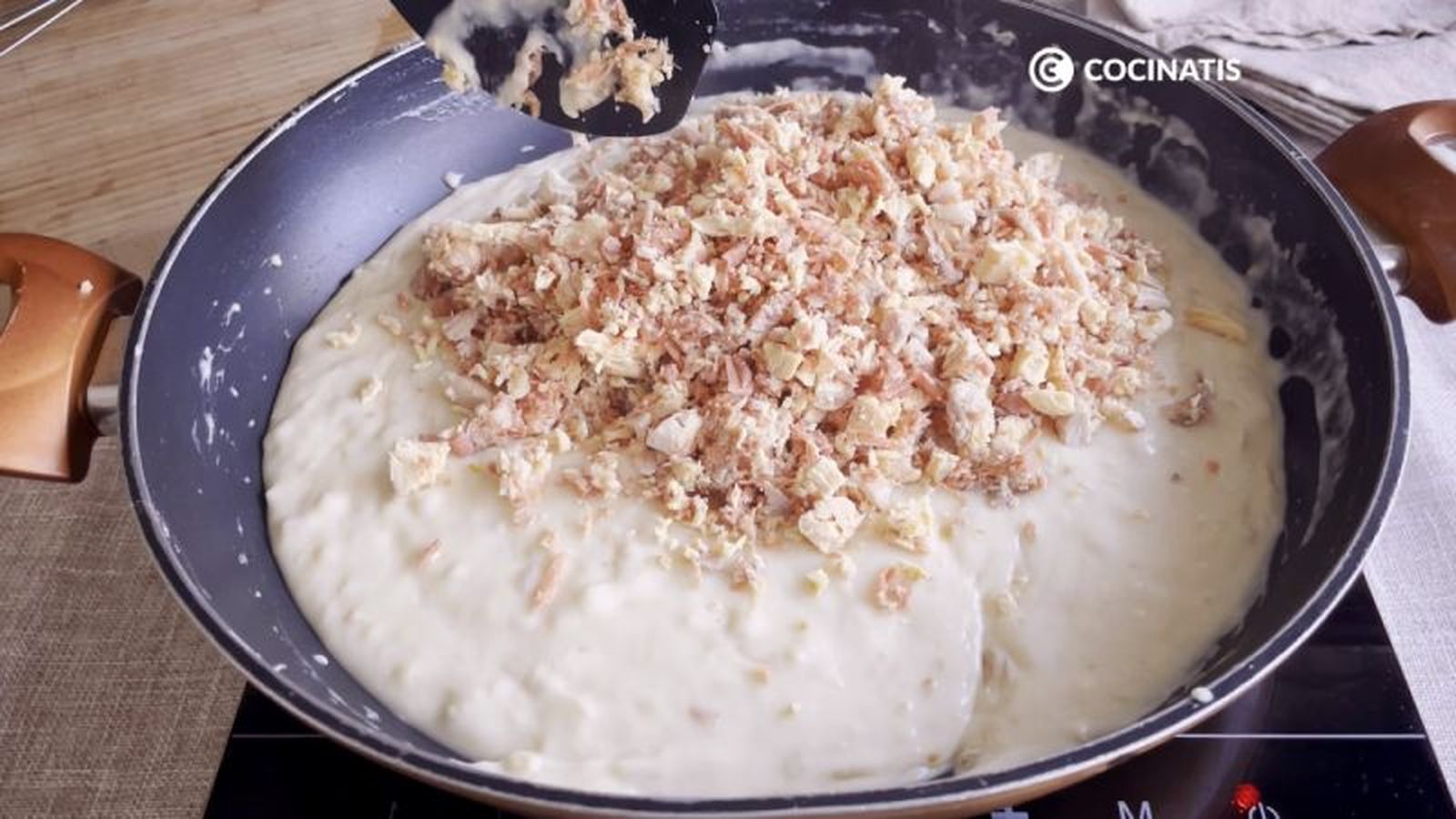 Agregamos carne de cocido a la bechamel Agregamos carne de cocido a la bechamel