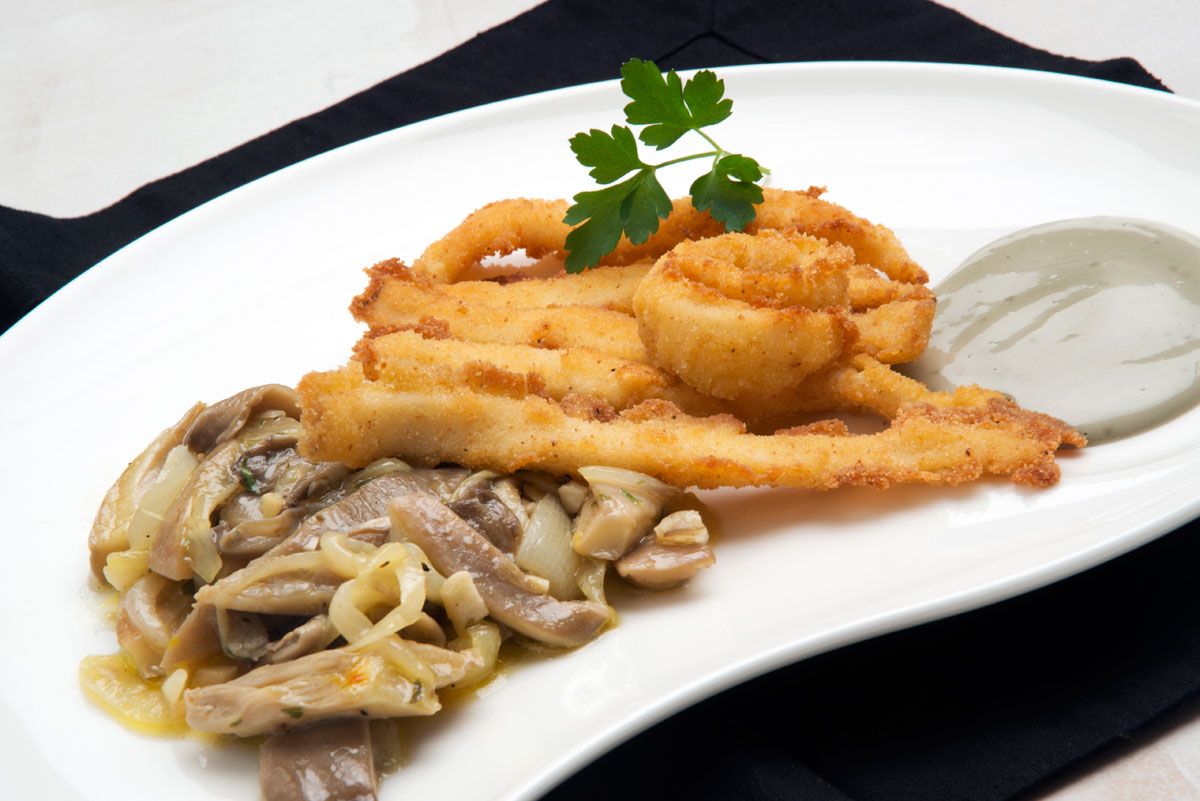 5545 1 Tiras de calamar con setas al azafran (930) xl