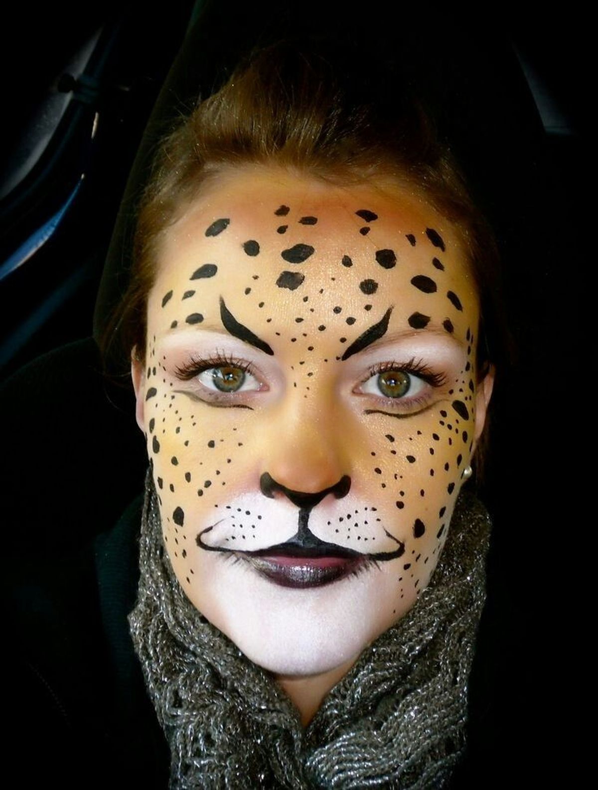Tú elijes el grado de dificultad que quieras aplicar a tu maquillaje de leopardo