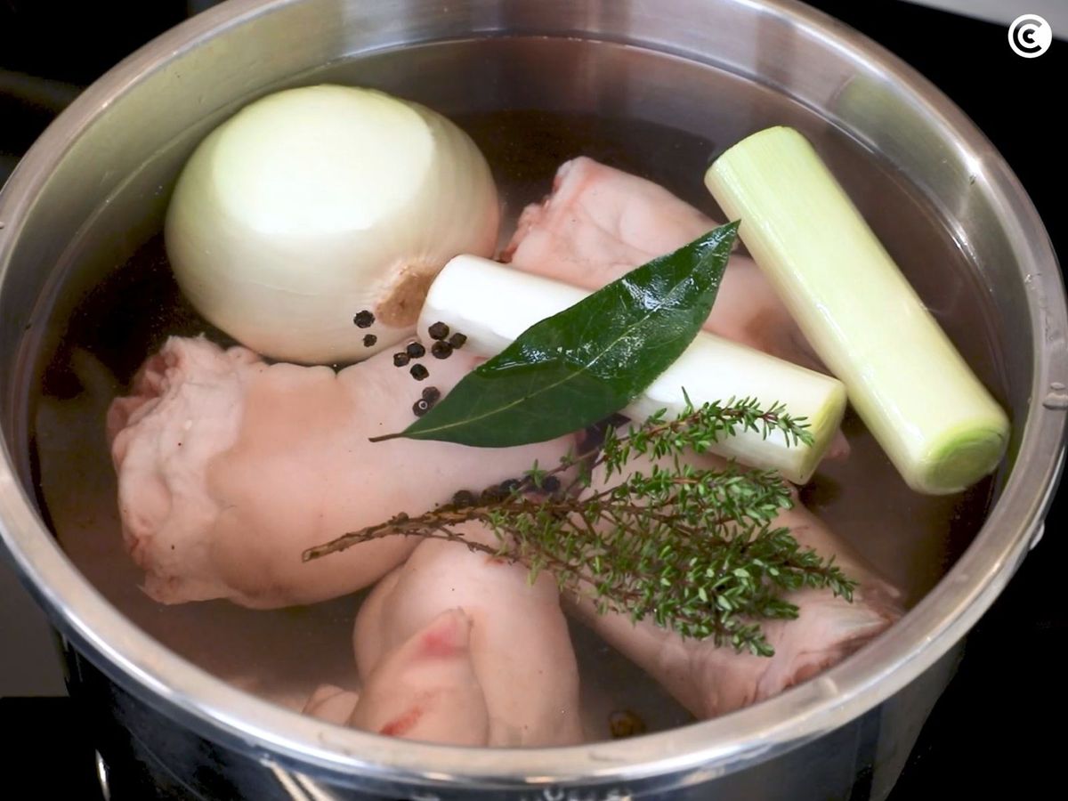 Cocer las manitas de cerdo