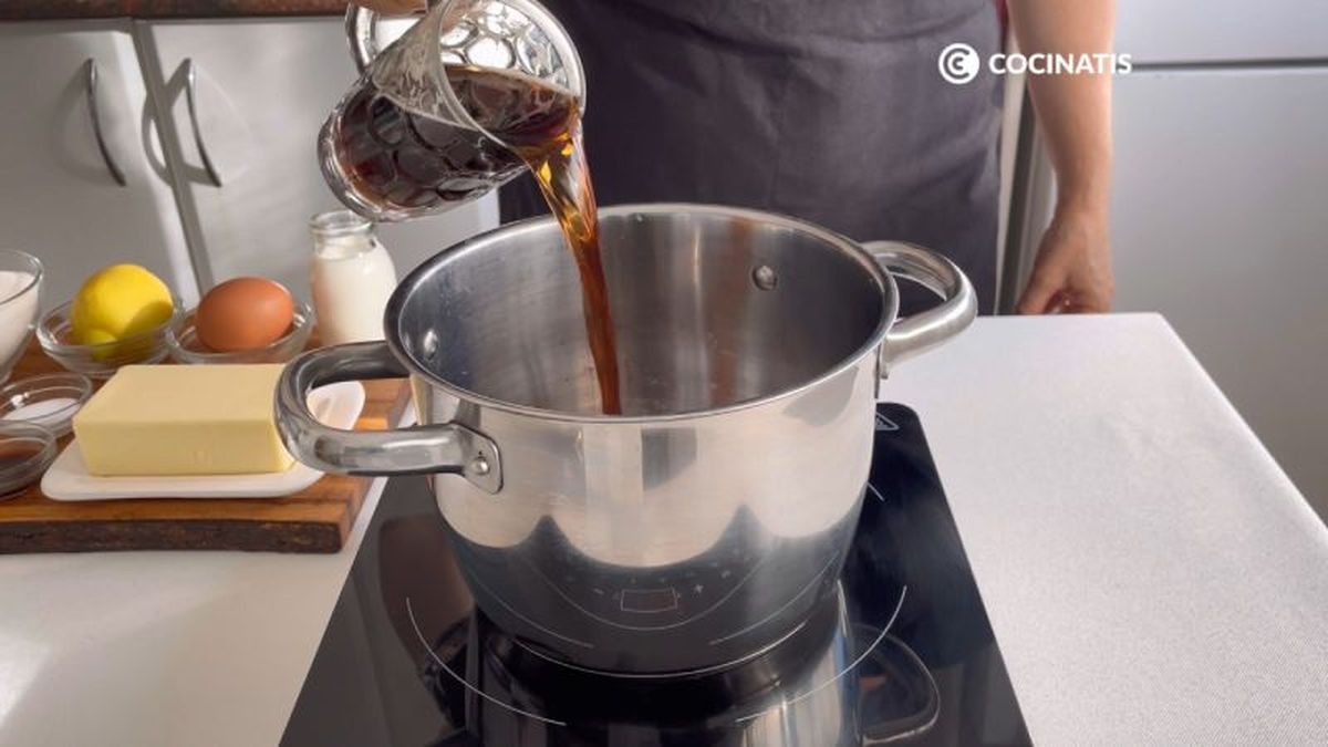 Agregamos la cerveza negra a la cazuela